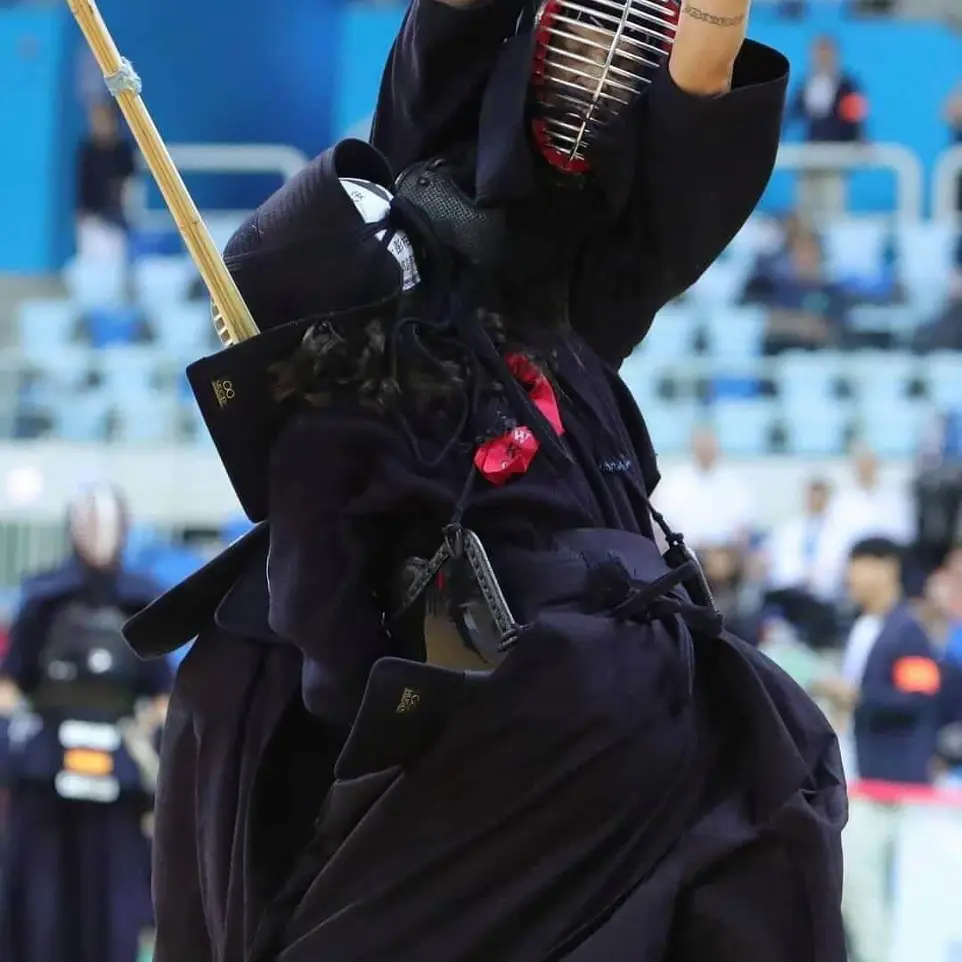 Laure Ruvoen sportive kendo accompagnée par Alexandre Doleux